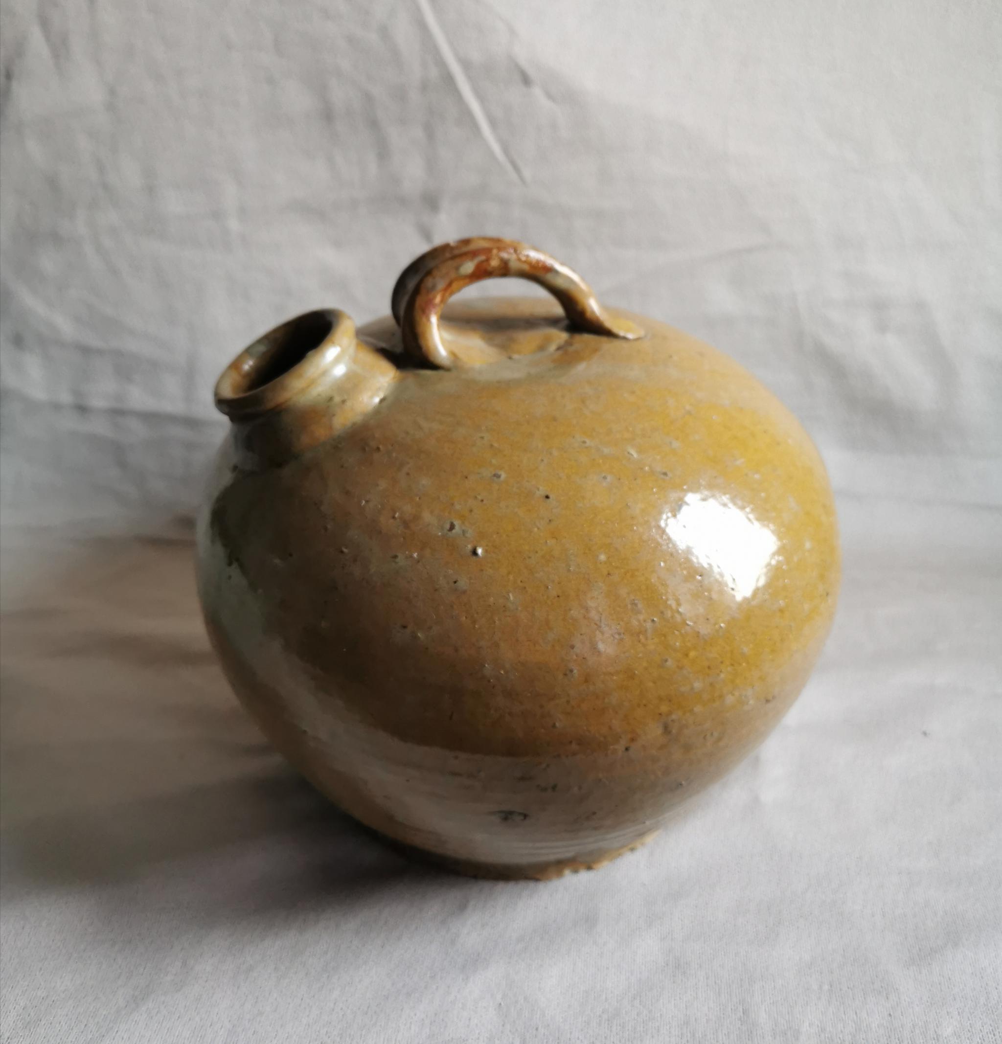 唐代寿州窑青瓷黄釉特大虎子