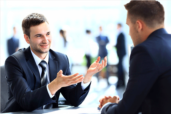 从猎头的角度上来看,与客户保持联系可以长久合作,与人才保持联系也