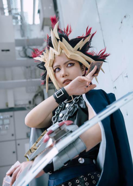 游戏王cos网友武藤游戏不愧是社会人头发还能五颜六色