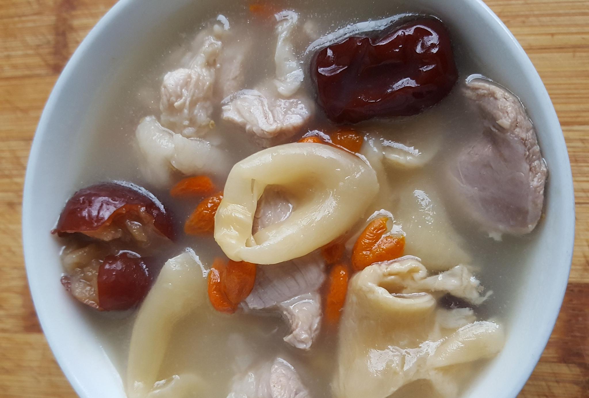 花胶瘦肉汤,这样煲味道还不错哟!