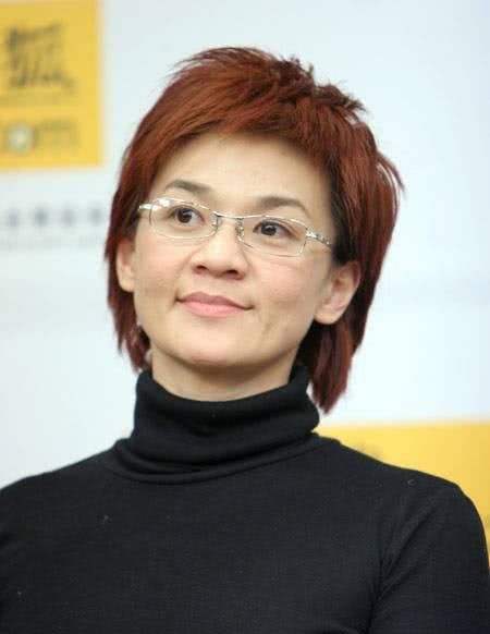 就是这一句话,导致柯以敏后面差点被封杀,她也痛哭流涕的在微博上面