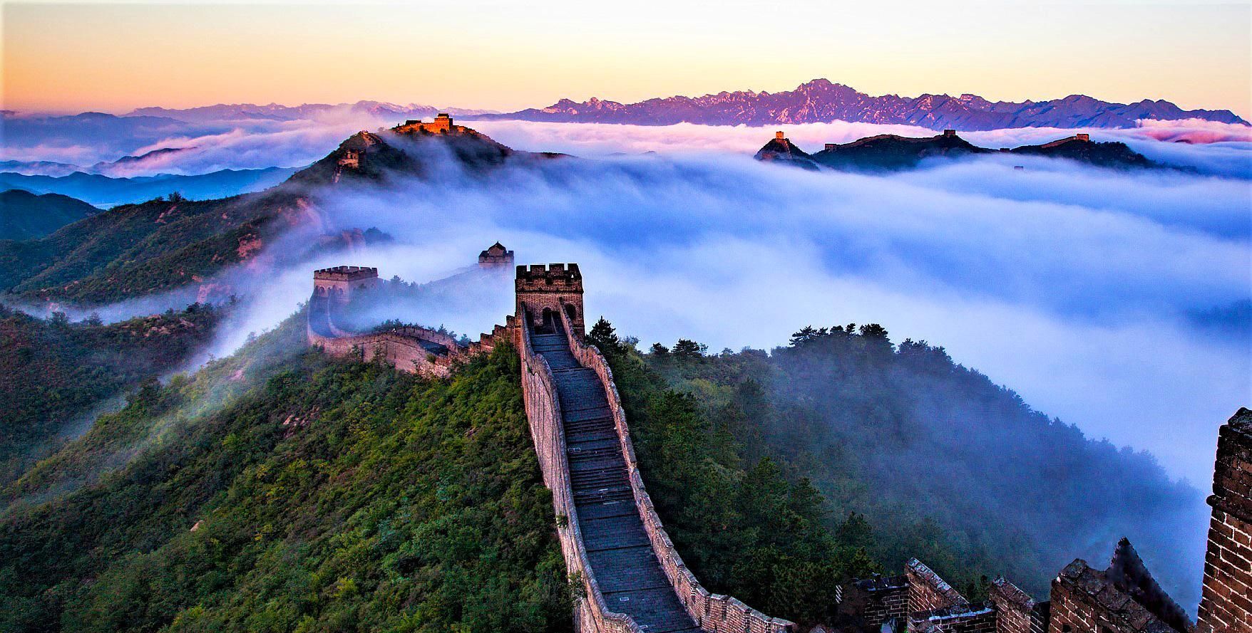 世界十大奇迹建筑之首万里长城