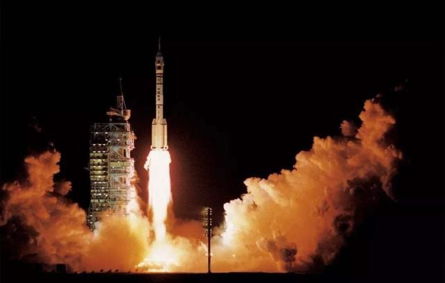 东方红一号发射上天已经50年燃料早已用完为何还没掉下来
