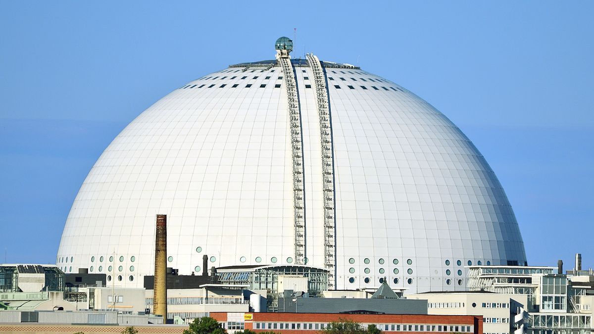 世界最大的半球体建筑外形像一个高尔夫球可容纳16000名观众