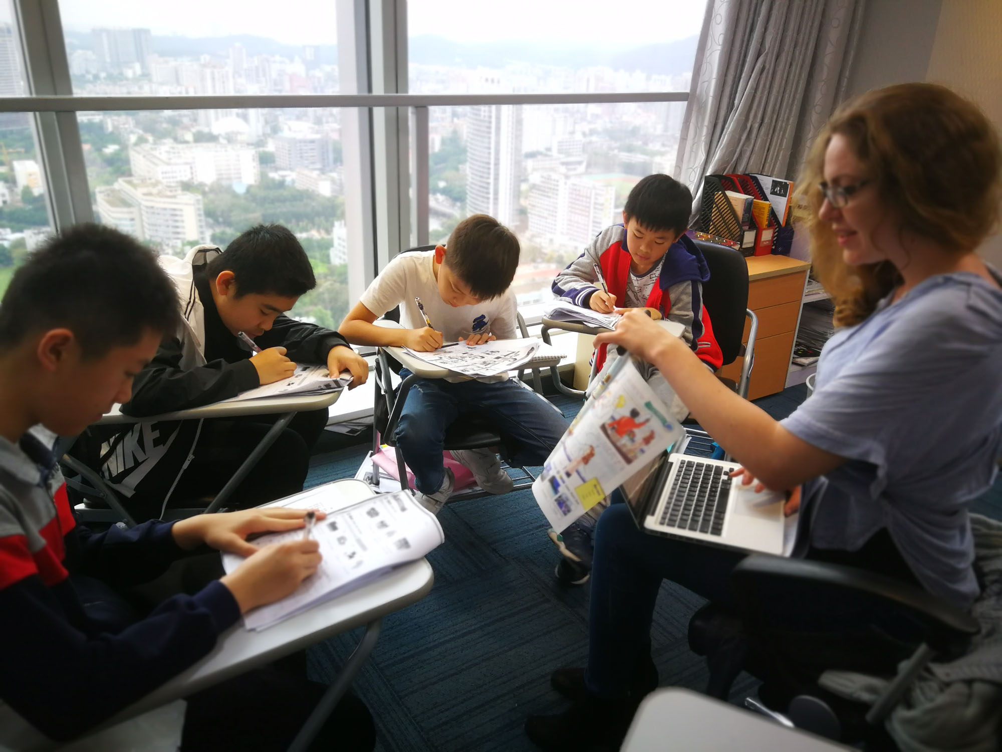 美式英语课堂风采:这个外教让我想到了雅痞!