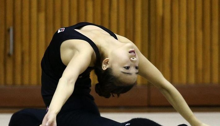 艺术体操女神孙妍在现身亚运会白色正装更显成熟美丽