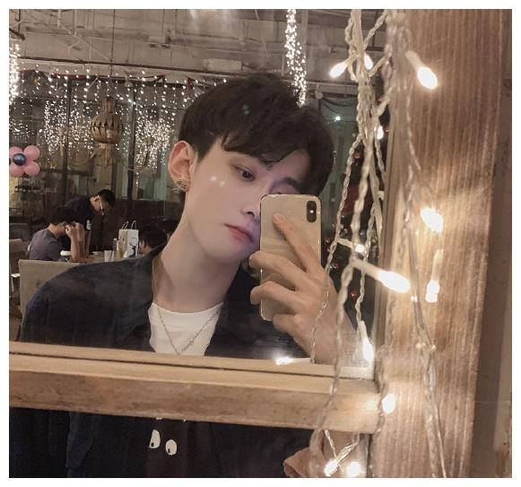 本以为王乐乐已经够帅了当他掀起刘海那一刻小狼狗秒变小奶狗