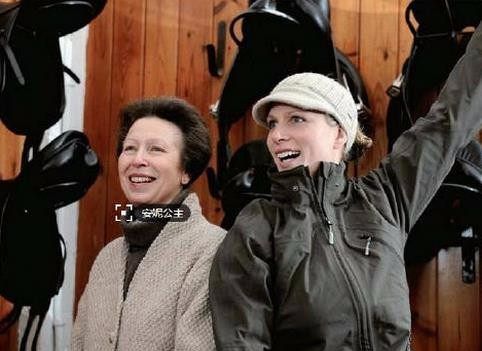 英国米娅小公主继承妈妈的不羁性格,忽而顽皮可爱,忽而端庄淑女