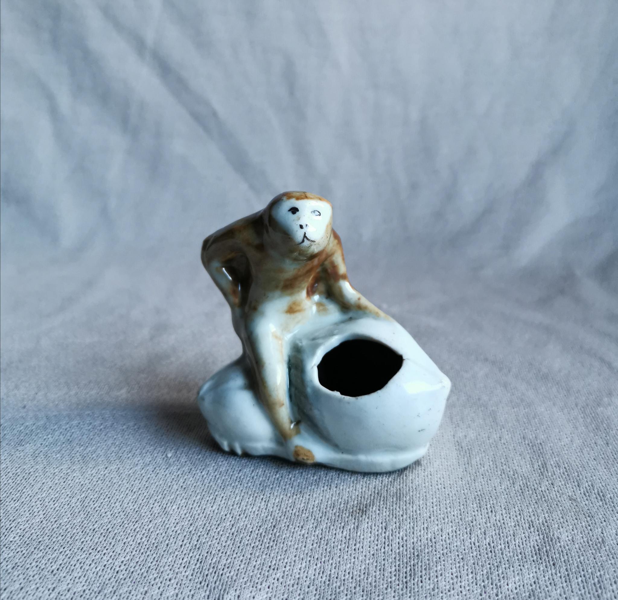 晚清湖南醴陵窑釉下彩猴王水盂