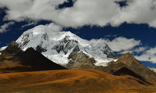 穷母岗日峰,藏语意思是"有学问的仙女"?山体雄伟,气势恢弘!