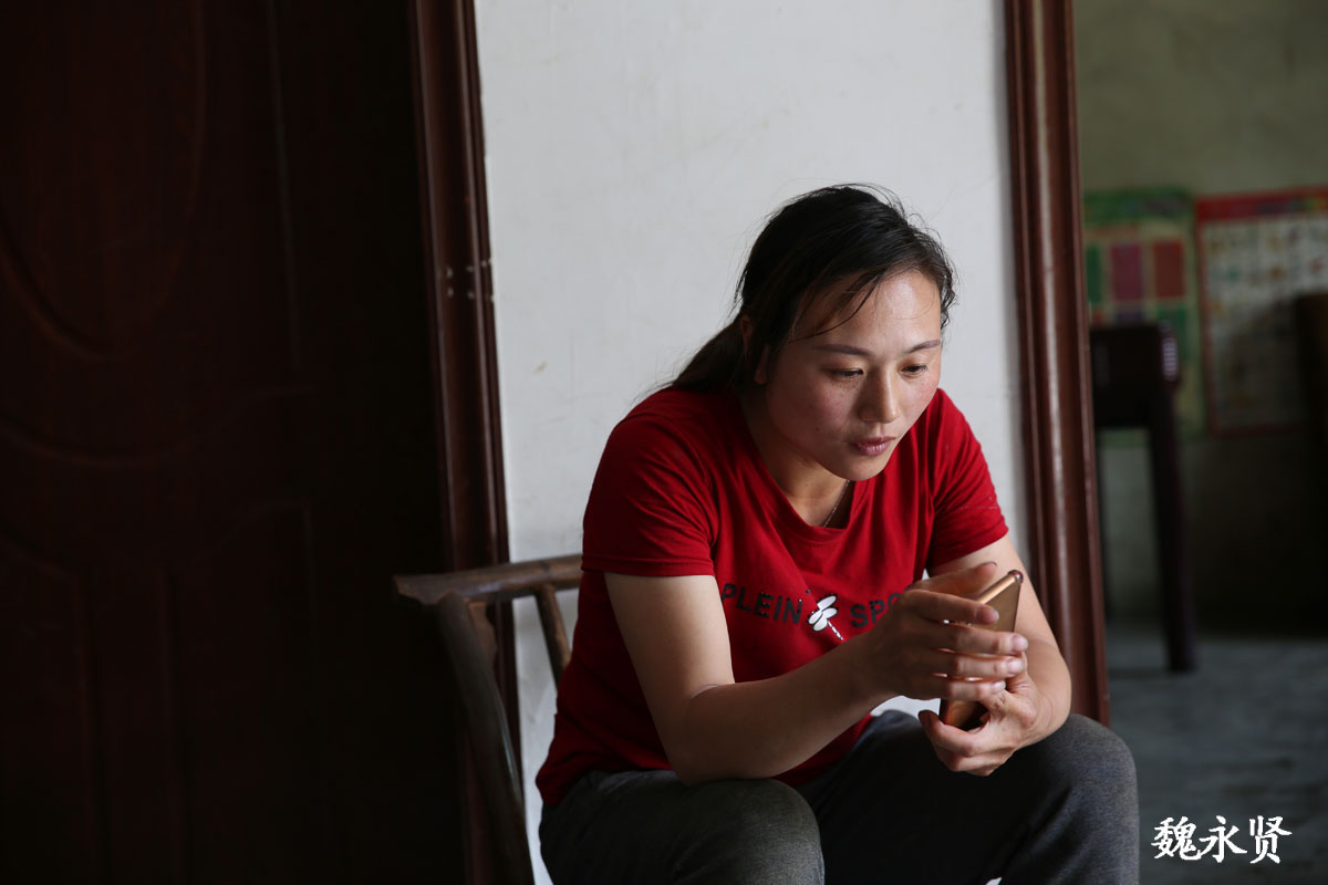 美丽村妇留守大山种地带娃做直播想把家乡的农产品卖到山外去