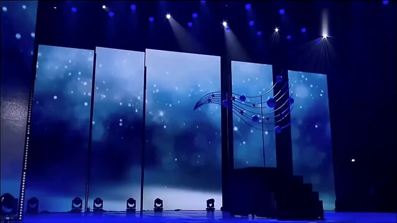 原来《追光者》的原唱是她,虽然这么低调,但是