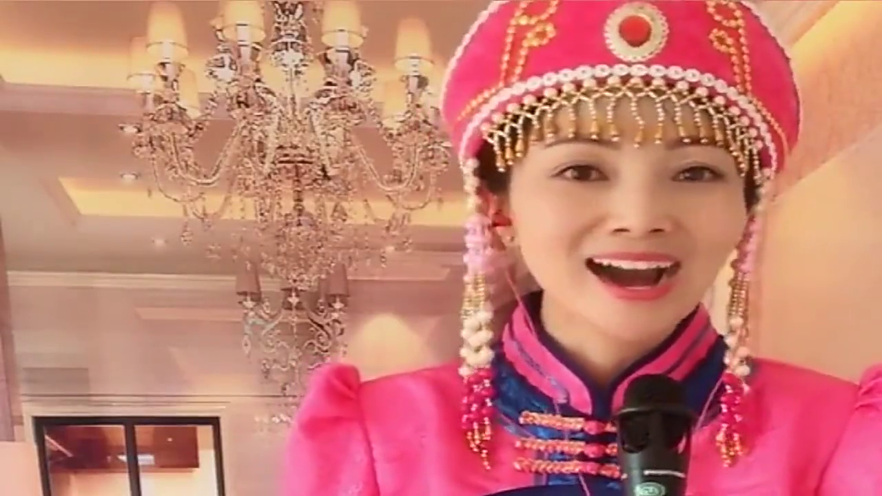 姑娘演唱歌曲《尕撒拉》一首热情奔放的草原歌