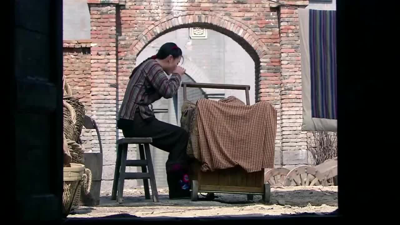 青岛往事__满仓不听小嫚儿阻拦借钱给德发