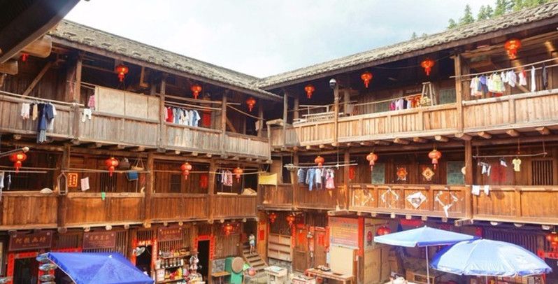 方形的步云楼,圆形的和昌楼,各有各的特色