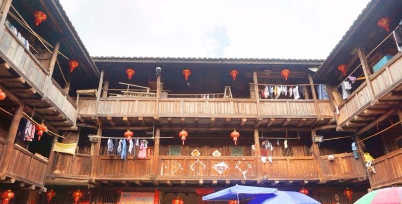 方形的步云楼,圆形的和昌楼,各有各的特色