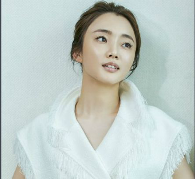 独宠后宫的杨贵妃刘芊含在抗日传奇剧《打狗棍》中饰演秀儿开始获得