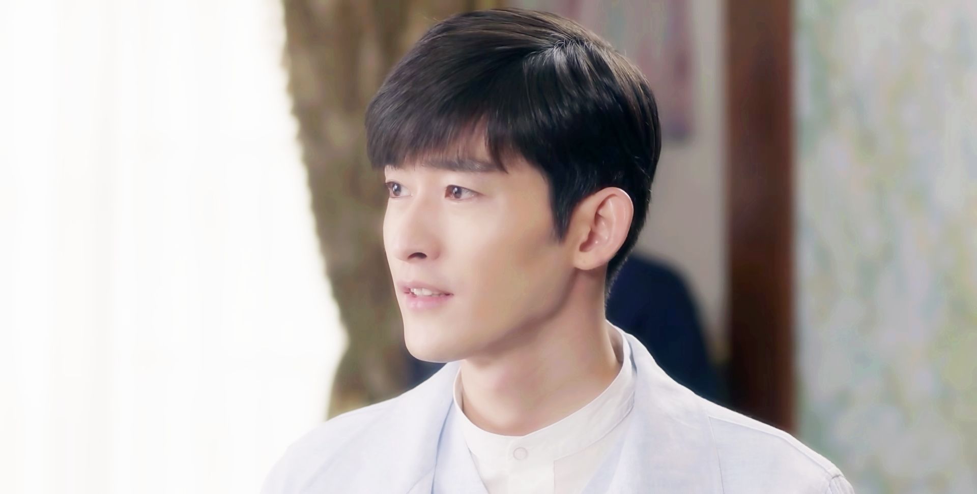 《传奇大亨》:张翰一组高清照片,展现完美侧脸,太帅了!