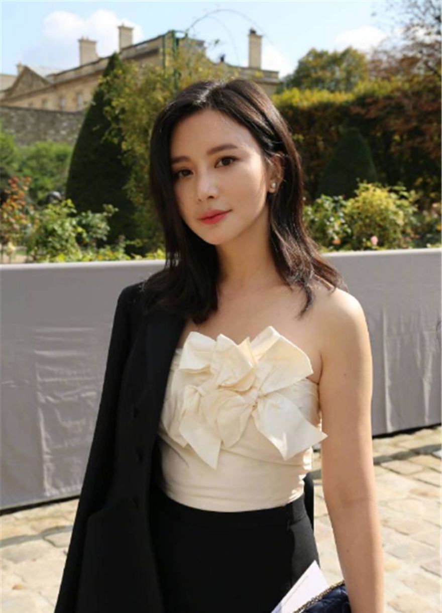 37岁熊乃瑾气质优雅既有青春的气息又不失妩媚的风情