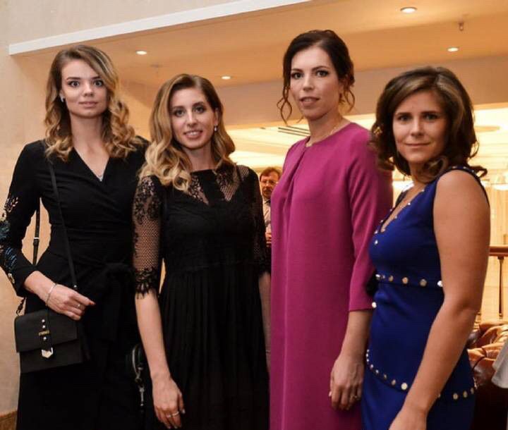 冈察洛娃等众球星出席莫斯科迪纳摩俱乐部酒会,时尚美艳堪比超模