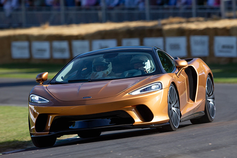 gt不仅轻量化,拥有绝佳的舒适性,更搭载输出620匹(ps)最大马力的4