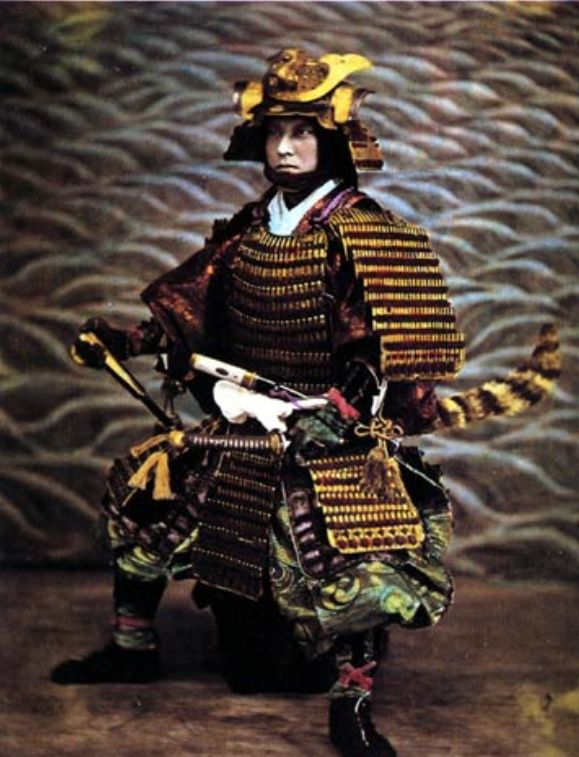 19世纪日本末代武士珍贵旧照,身着甲胄目露凶光,亮点却在身高上