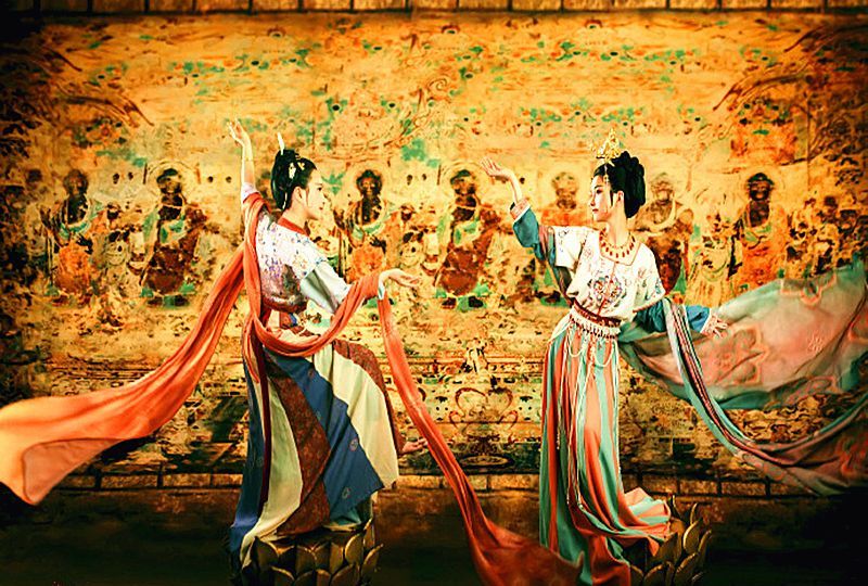 两位汉服小姐姐的敦煌乐舞,可以和哈妮克孜媲美