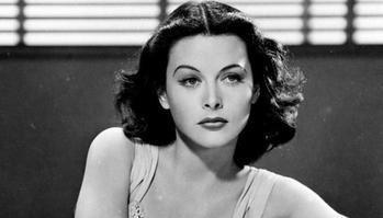 对中国情有独钟的喜剧大师卓别林几段姻婚因妻子年纪太小多不顺