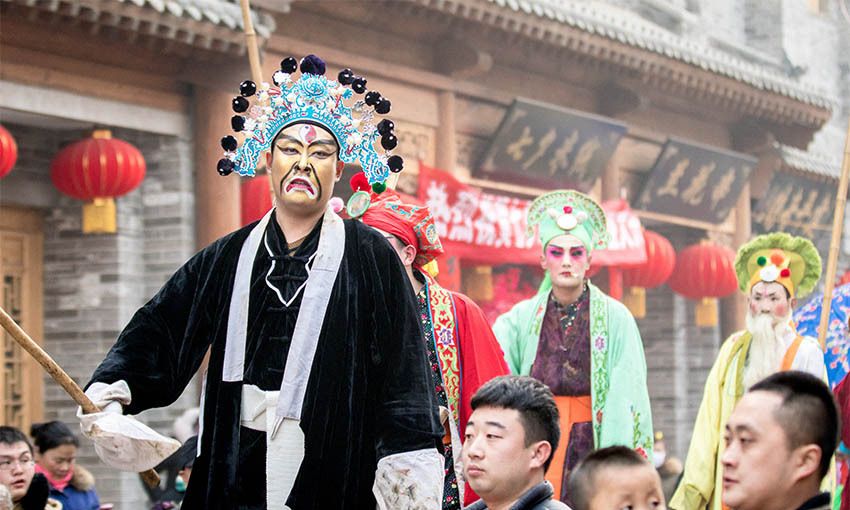 社火之乡庆元宵:黄脸秦琼和红脸武松一齐玩社火