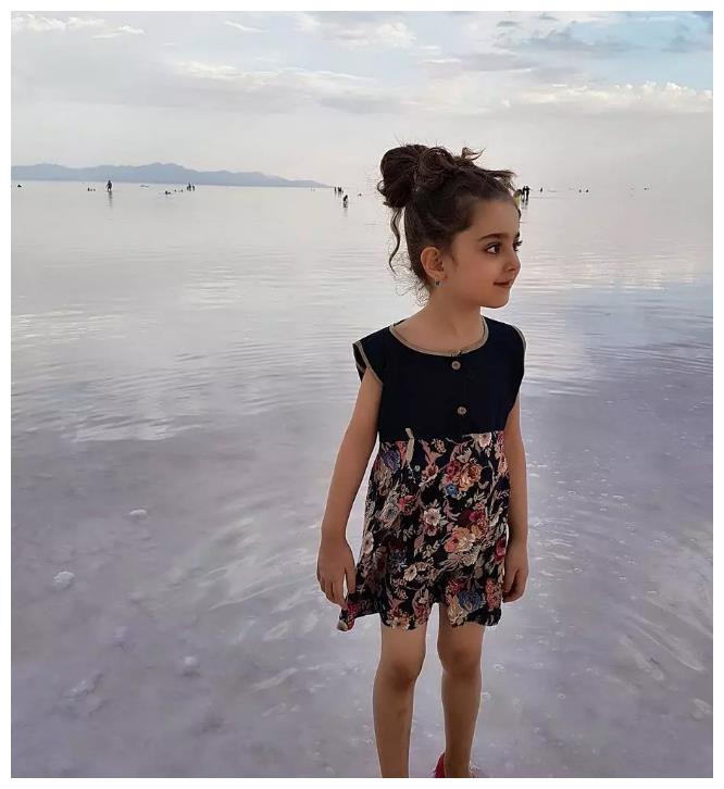 尽管mahdis长了一张公主脸,却没有公主病,就跟普通的孩子一样.