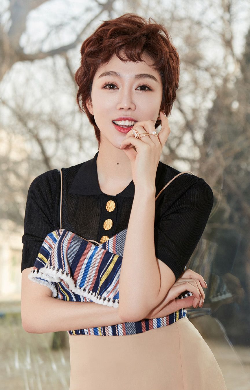 活泼靓丽,充满正能量的女神姜妍,短发也能令人过目难忘