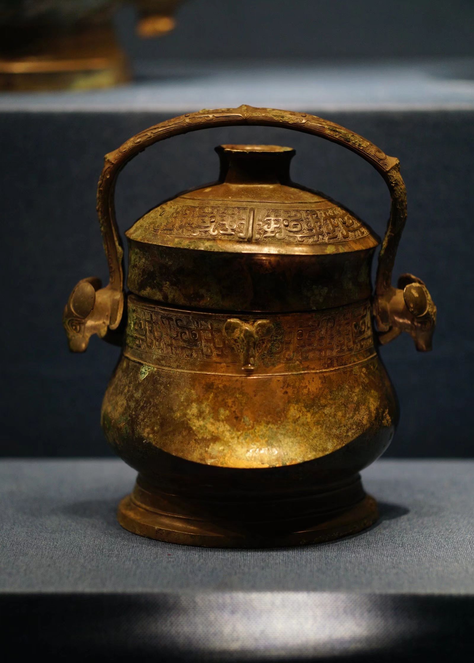 山西青铜博物馆展出的古代青铜器_新浪新闻