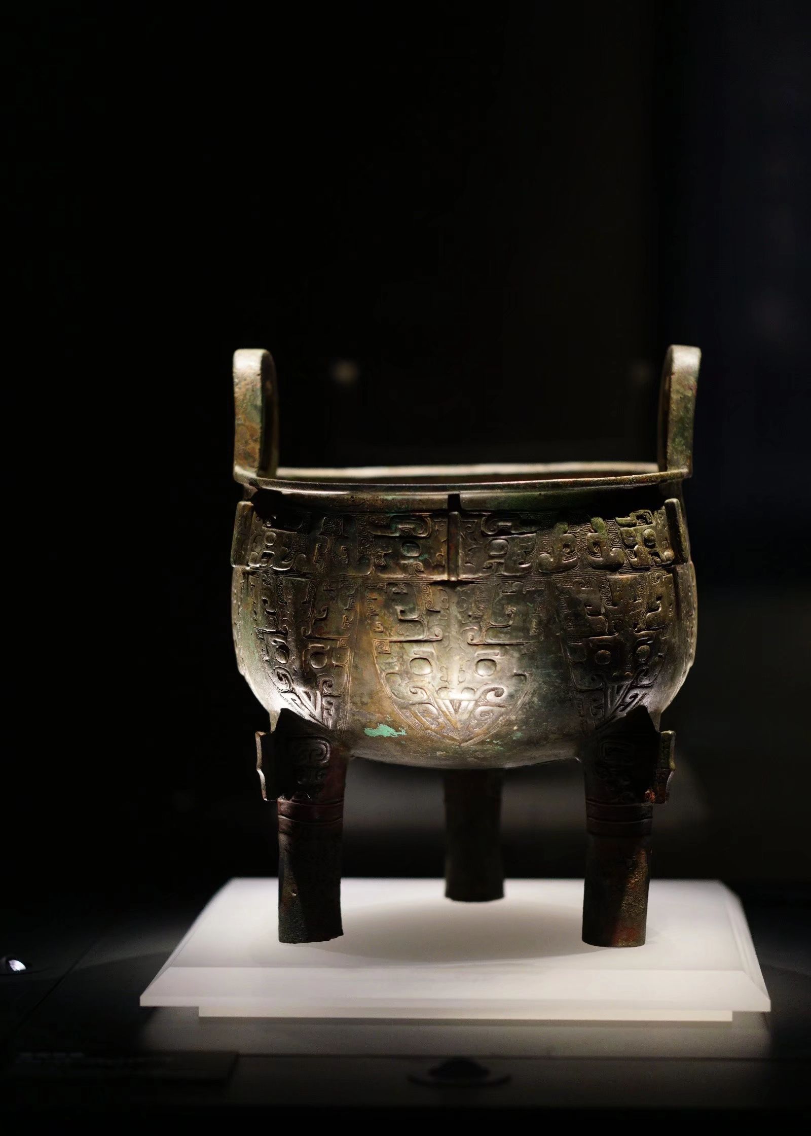 山西青铜博物馆展出的古代青铜器_新浪新闻