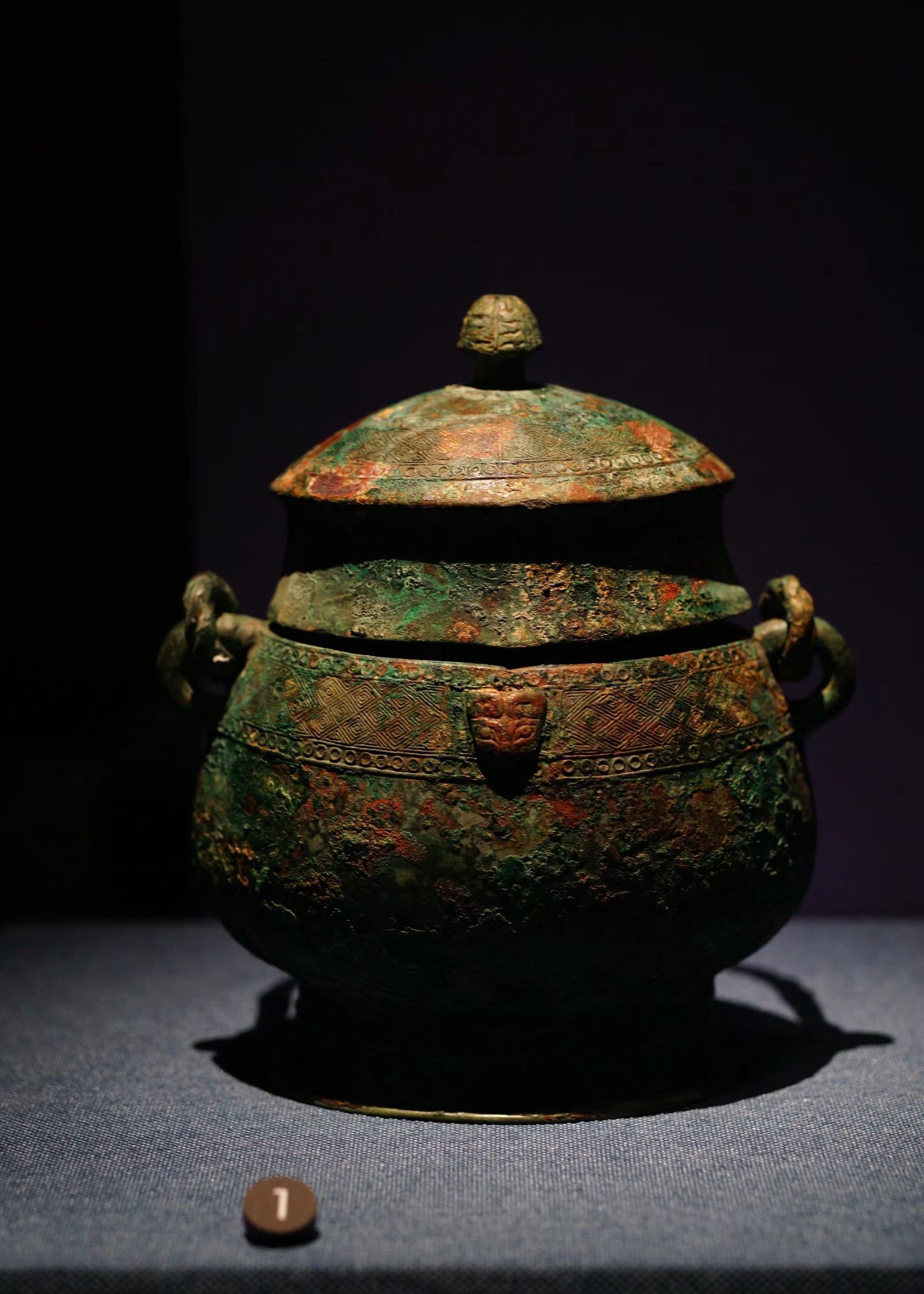 山西青铜博物馆展出的古代青铜器_新浪新闻