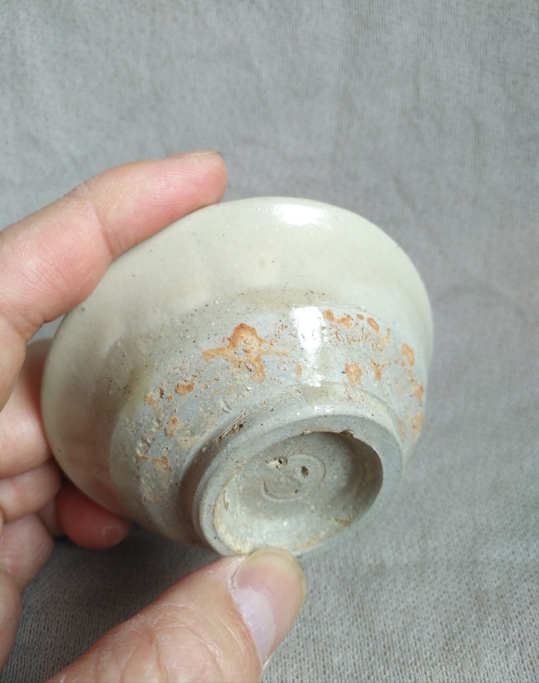 定窑瓷器在北宋中期以后产量较大,质量有精粗之分,贡瓷和贵重商品瓷