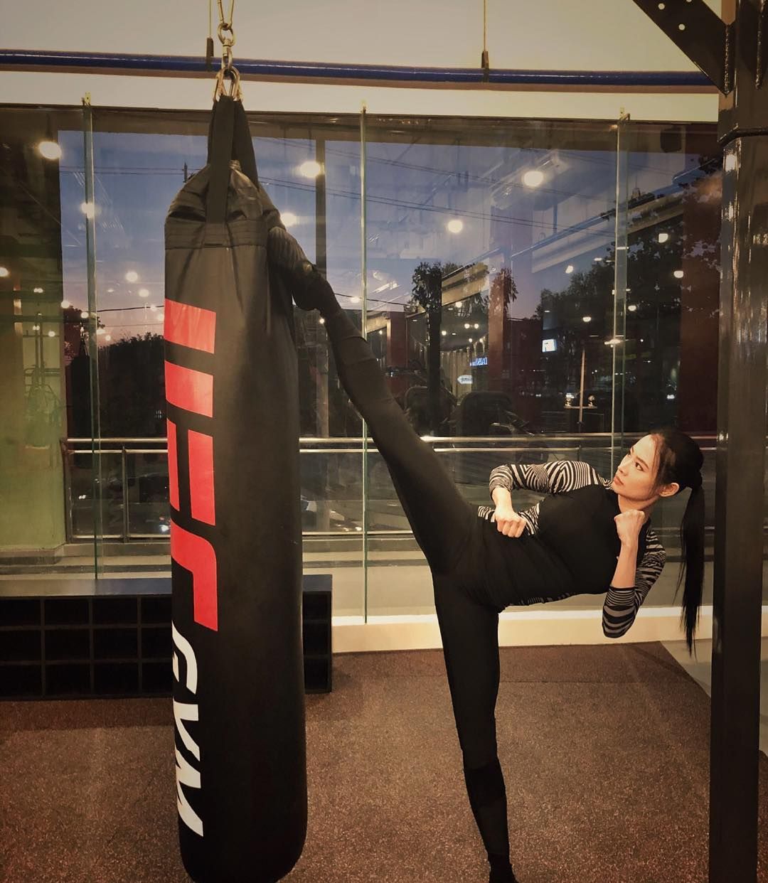 身材好颜值高帕奎奥美女老乡通过中国功夫走上明星路