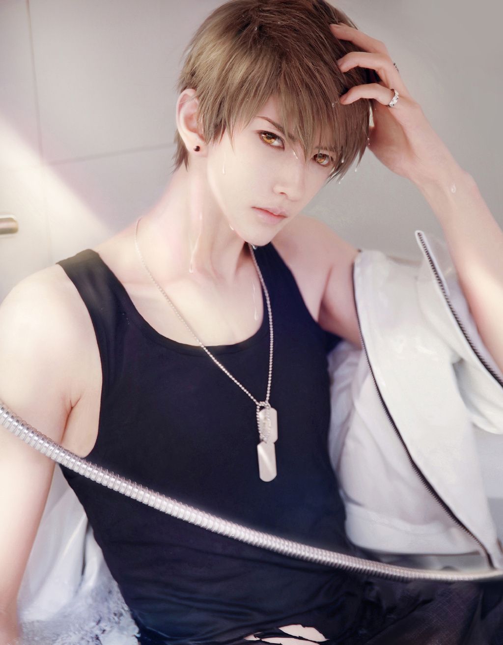 熊祁罕见的"女装照"遭疯传,和男装截然相反,屏幕要舔碎了!