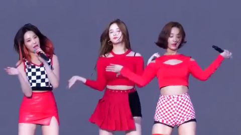 韩国女团性感热舞,身材火辣,请不要多看,注意身体!_新浪新闻