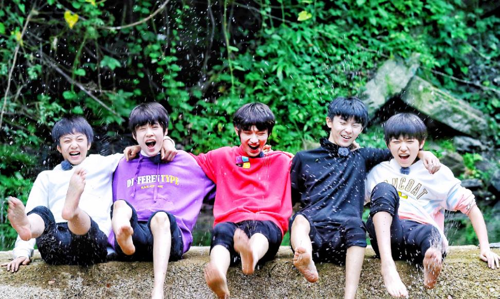 台风少年团篝火晚会,刘耀文花式走秀,丁程鑫舞蹈battle太