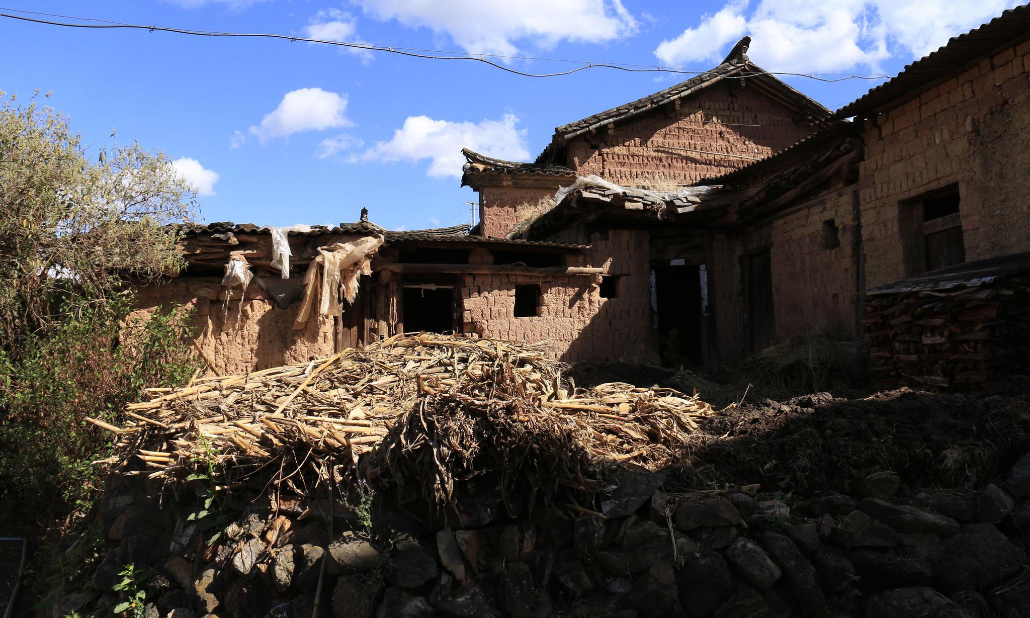 云南红土高原上的那些山村里的房子