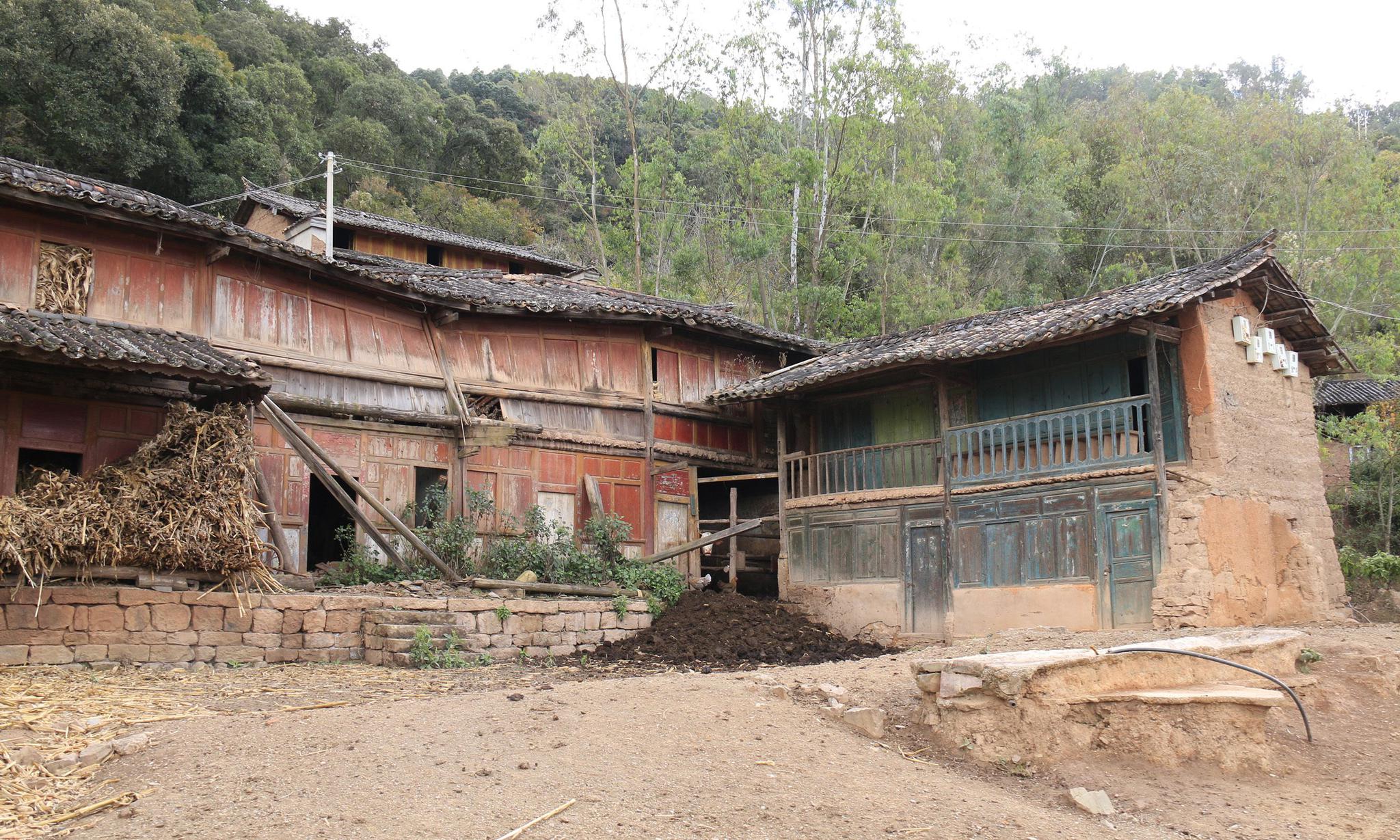 云南红土高原上的那些山村里的房子