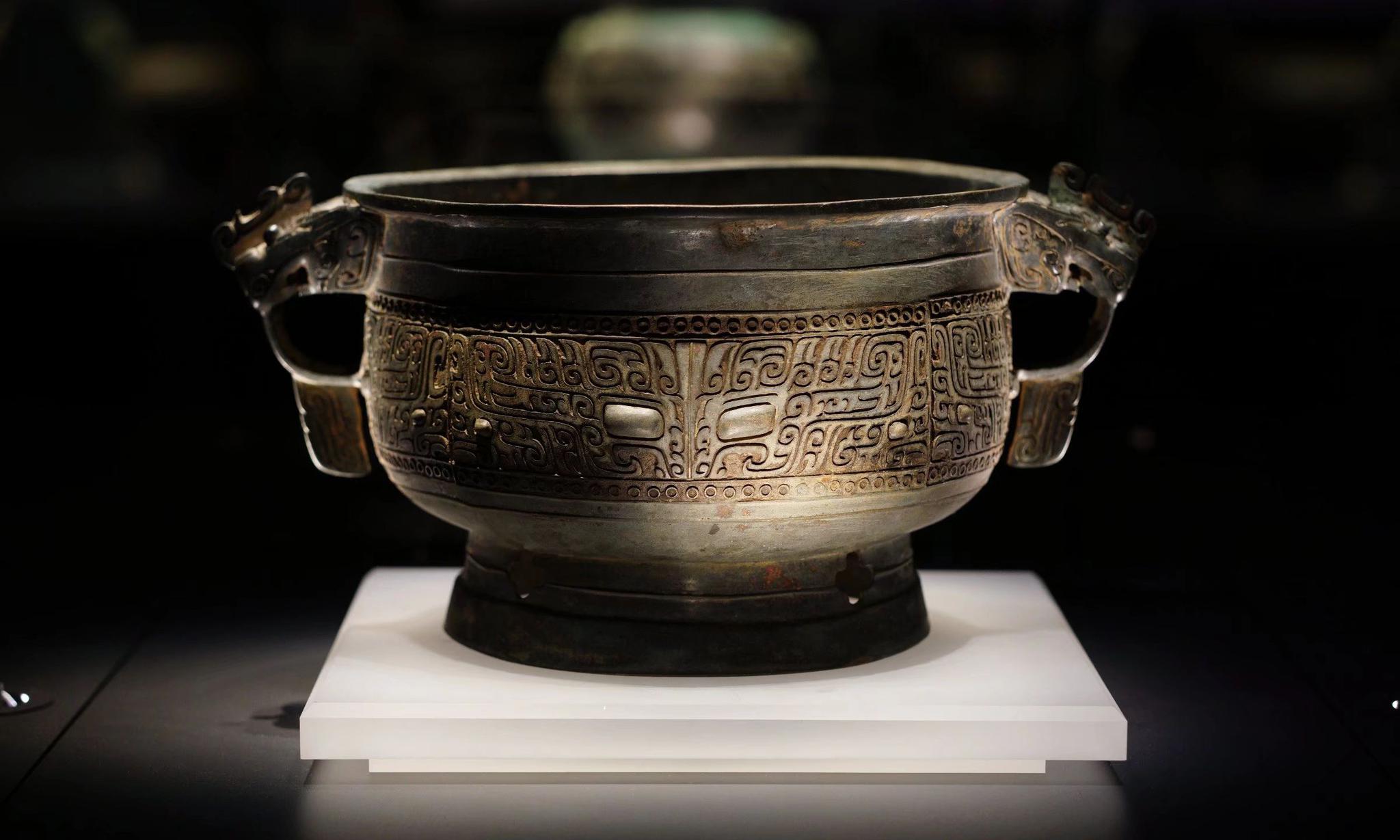 山西青铜博物馆展出的古代青铜器_新浪新闻