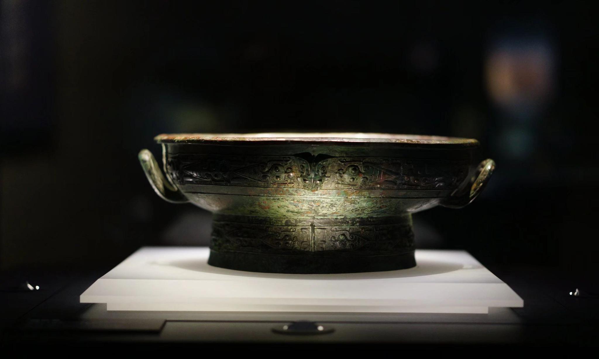 山西青铜博物馆展出的古代青铜器_新浪新闻