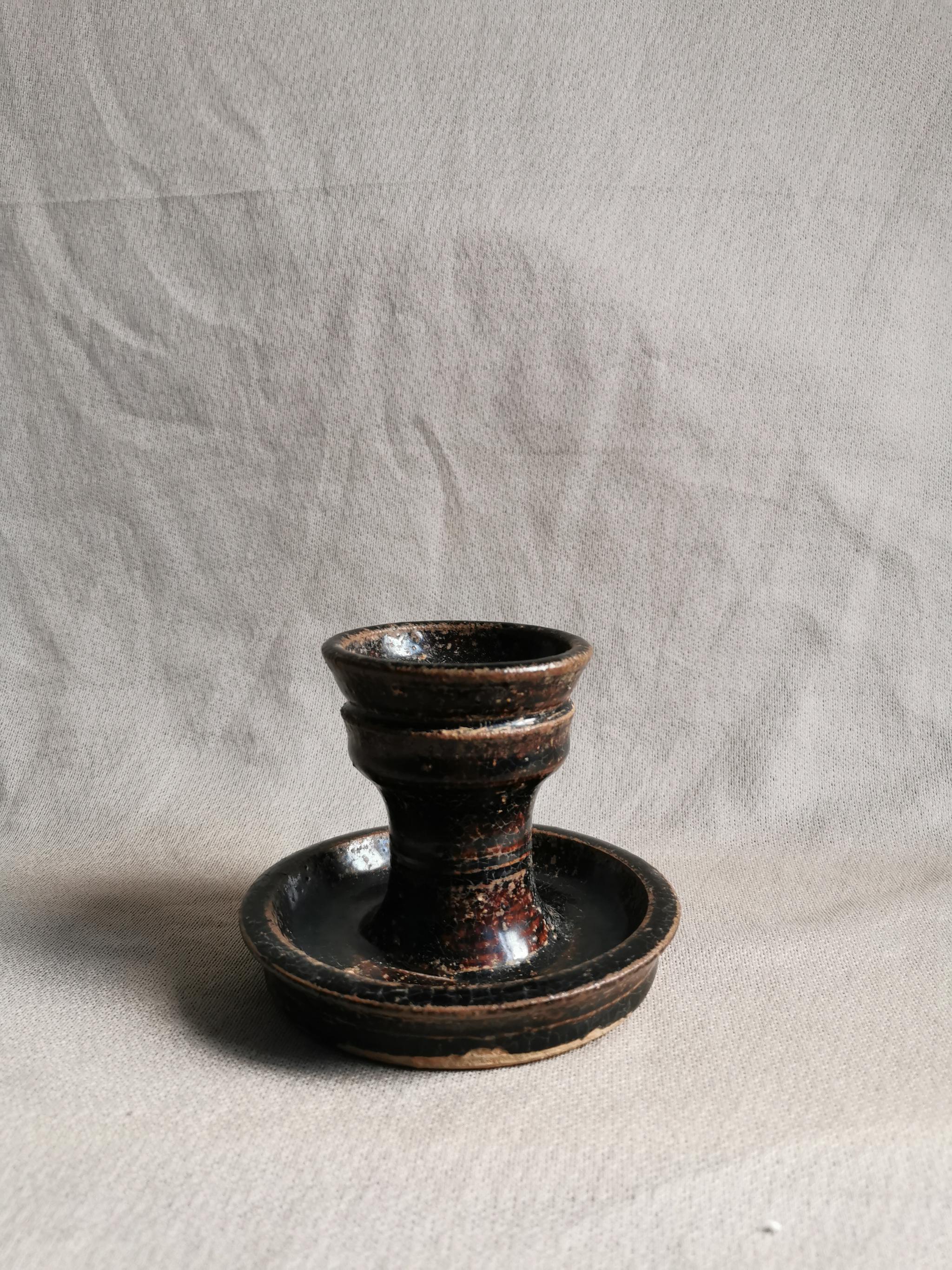 东晋德清窑黑釉灯盏