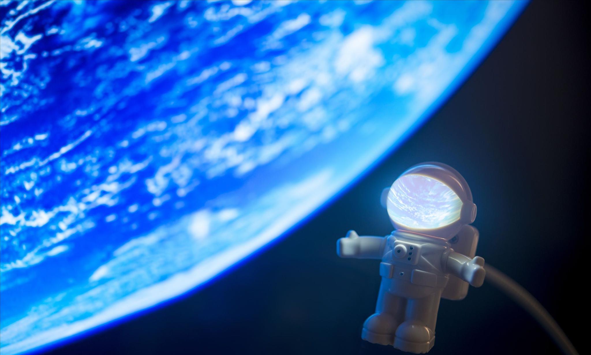 地球的天空是蓝色的 那木星 土星 水星呢