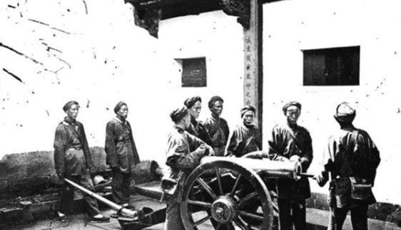 珍贵老照片：清军旅顺口椅子山炮台被日军占领|椅子山|旅顺口|清军_新浪新闻
