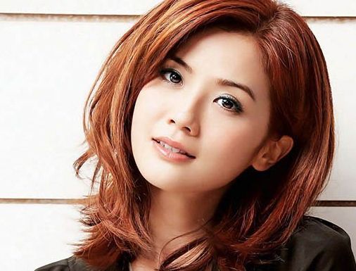 还记得漂亮可爱的阿sa吗?亮相金像奖红毯,丰韵身材是亮点