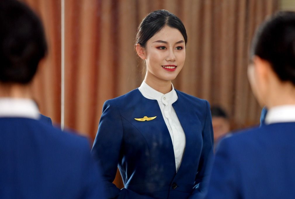 探访大学校园准空姐课堂,看空姐的美是怎么练成的|空姐|管理学院|形体