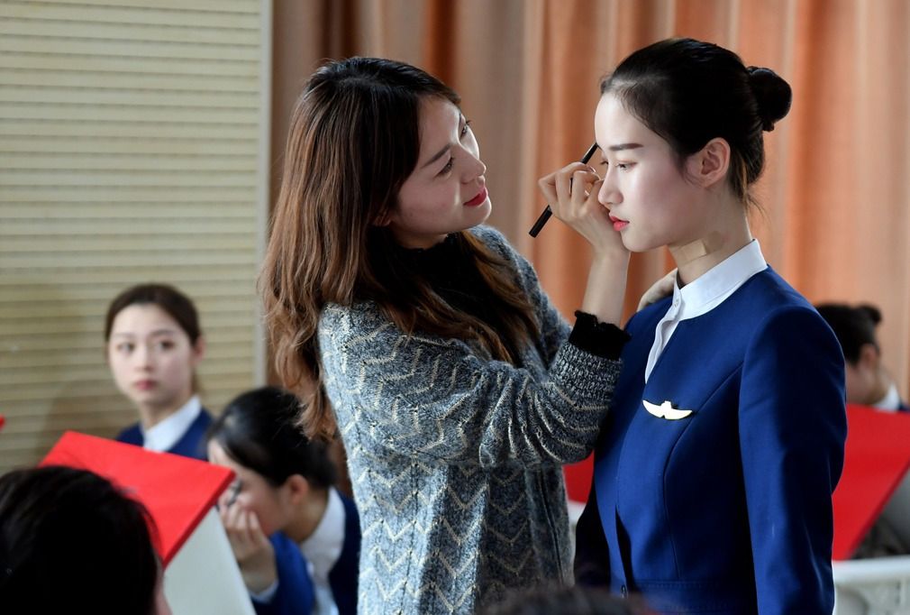 探访大学校园准空姐课堂,看空姐的美是怎么练成的