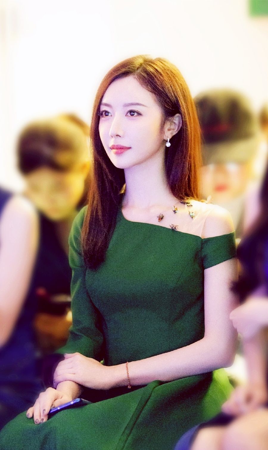 "屠炉公主"潘时七:一个多面美人,精致的脸蛋完美匹配各种形象|潘时七